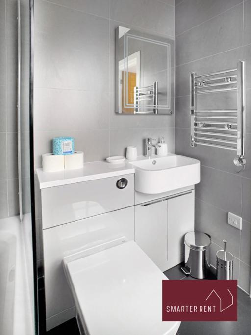 Eton, Windsor - 1 Bedroom First Floor Apartment - Parking Eksteriør billede