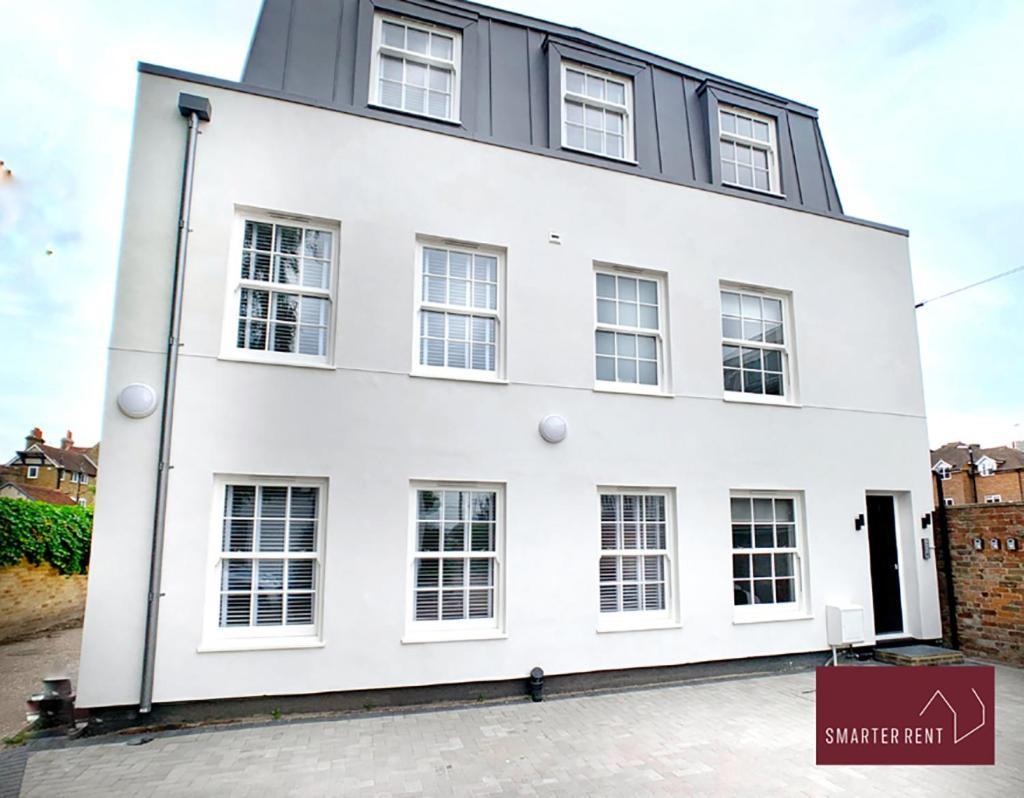 Eton, Windsor - 1 Bedroom First Floor Apartment - Parking Eksteriør billede